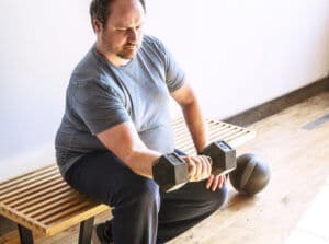 Man lifting a barbell at the gym